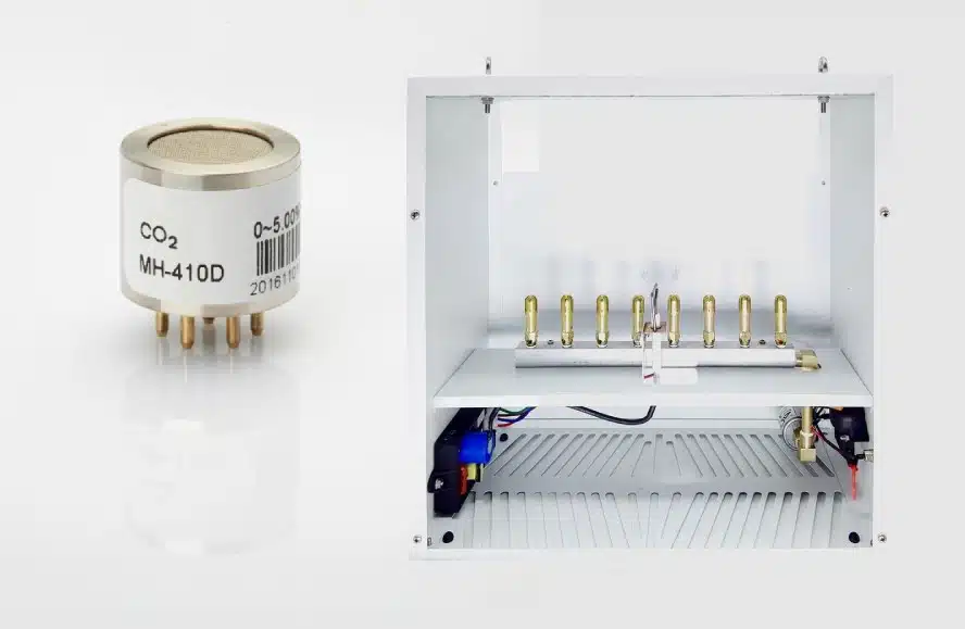 CO2 sensor and CO2 generator