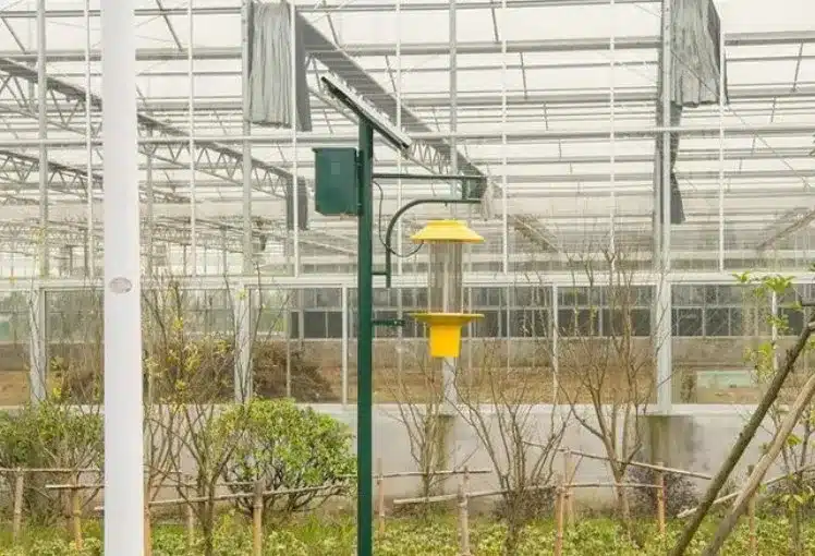 Intelligent Greenhouse Pest Control Lights