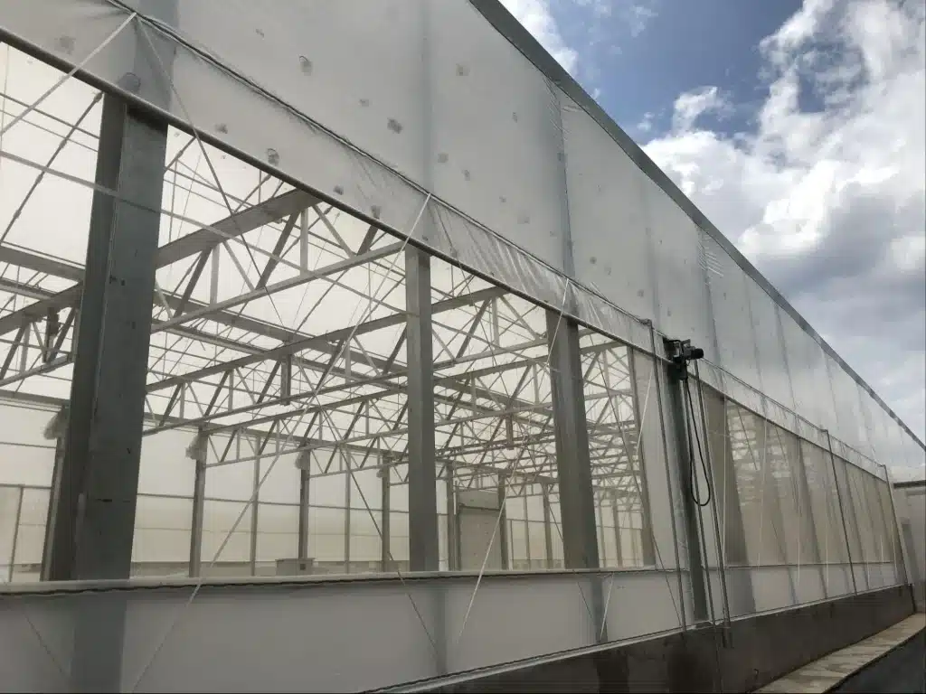 Side Roll-Up System For Commercial Greenhouse